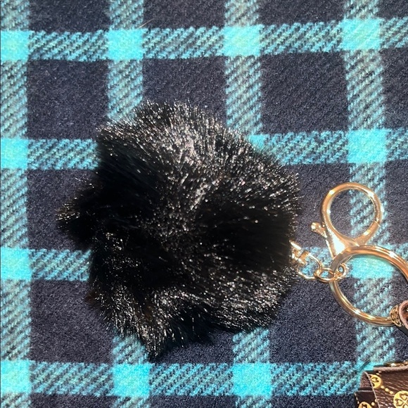 🆕 Black, Brown, and Gold Patterned Bag Charm Keychain - Picture 4 of 8